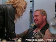 Wicked - de Jessica Drake fait baiser par motocyclistes