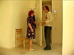 Mature Redhead que Fucks Delivery Man