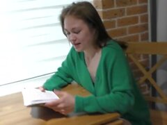Estudiante Bookworm aprende Kamasutra duro a las 18 años.