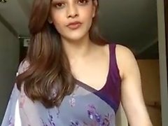 Kolsuz Saree içinde koltukaltı ve Boobs Gösterilen Kajal Aggarwal