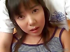 Tiny asiatiska schoolgirl sucking cock del 3