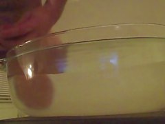 Babeo a líquido preseminal eyacular de pene bajo el agua