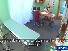 FakeHospital брюнетка носить плотно нужным медсестры одежду трахает ее пациента