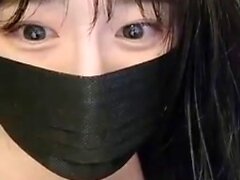 Geile Amateur maskierte asiatische Teen, die in der Webcam -Show spielt