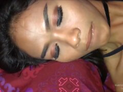 ladyboy phatida - orinando, rimming y facial