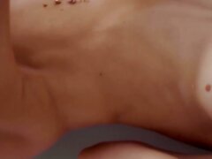 Superbe Skinny Jolie Webb lebt ihre Klitoris während des Tanzens