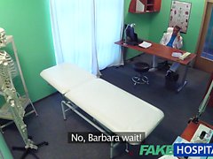FakeHospital Doktor şaka koca memeli yaptığı seksi hemşire çağırır