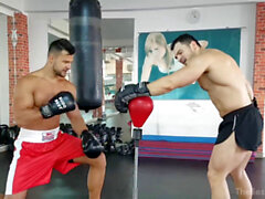 Lucha, el boxeo gay, combate desnuda