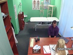 D'infirmière saccades cock d'un patient