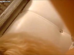 Riesige Titted Tranny masturbiert auf Cam