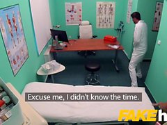 Fake sjukhus Söta blonda ryska äter docs cum