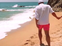 VIP Sex Vault - Babe Portogenese Noe Milk sbattuto sulla spiaggia