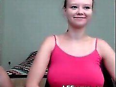 donna russa boobs grandi