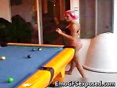 Eal шлюха Emo doggyfucked в бассейн часть6