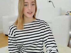 Blondes Teen Vicki Spielzeug fickt ihre Raw Sex-Löcher