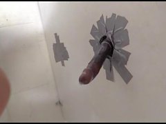 Фотографий грудастая подростковой трахает черный член с помощью Gloryhole