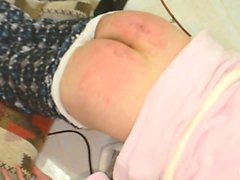 Шлюха Иваны представленный Spanking аппарате