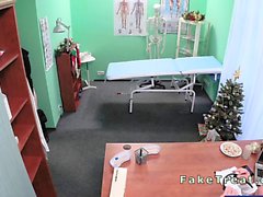 Dottore scopa paziente il giorno di Natale