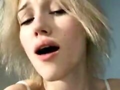 Bionda Teen Sierres Primo video di masturbazione erotica