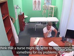 Milf Amme fucks im Krankenhaus Büro