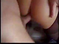 Rubia de un coño perforado recupera todos sus agujeros llenos de pinchazo