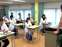 Горячий колледж Японский подросток сосет член и трахается как маньяк