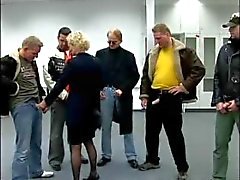 Пожилая женщины первым, Gangbang 1 ... F70