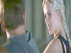 Traz Scarlett Johansson nua pisar de água , seu corpo obscurecida