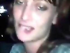 Prostituta chupando um pau preta