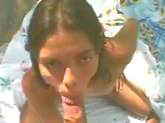 Juventude de latina com o seios perfeitos ea traseiro recebe seu feijão Comeram antes da foda ao ar livre
