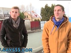 Gay porn guys running naked Dans cette semaine Out In Public we a