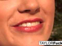 Taylor Vixen Shows Off ces seins étonnants