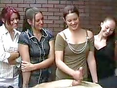 Schokkerig Office Girls - CFNM Handjob