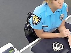 Oficial da polícia tits grande chupa e fodeu que o homem de penhor