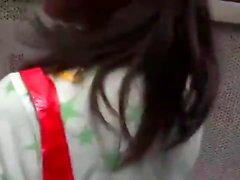 Lovely Japanin teini antaa kuuma blowjob POV