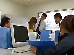 Asiatiska sekreterare från Tokyo med ass mjölk