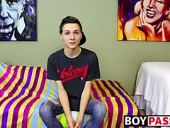 Neue niedliche und geile Twink Trey Bentley Interview und Jack off