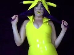 LaTex Barbie - Pikachu knullar dig