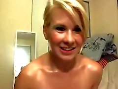 Blonde MILF при Большие Груди мастурбирует