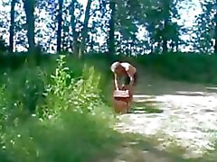 adolescente que lindo y de Viejo sexo erótico al aire libre en bosque del