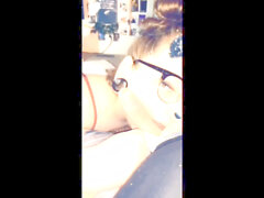 POV Trampy Nerd prende un tavolino grasso e ingoia la mia fontana. [Snapchat]