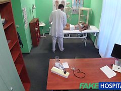 FakeHospital ruso lindo tímido curado por la polla