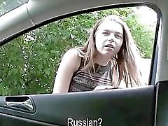 Teenager che Russian enormi seni scopata di automobile