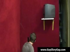 Gay des handjobs gloryhole Gau et les Ejac faciale 09