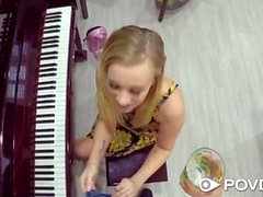 POVD Blonde Bailey Brooke knullar pianolektion instruktör