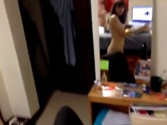 Nackte Amateur -Webcam -Mädchen fingert ihre Muschi leben vor der Kamera
