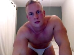 Heart amateur Hunk se rend à une touche gay