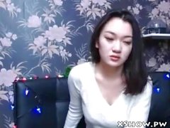 Китайская милая девушка мастурбирует