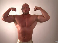 Senza intoppi rasato, body builder