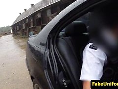 Britannico adolescente analy fracassato da agente di polizia